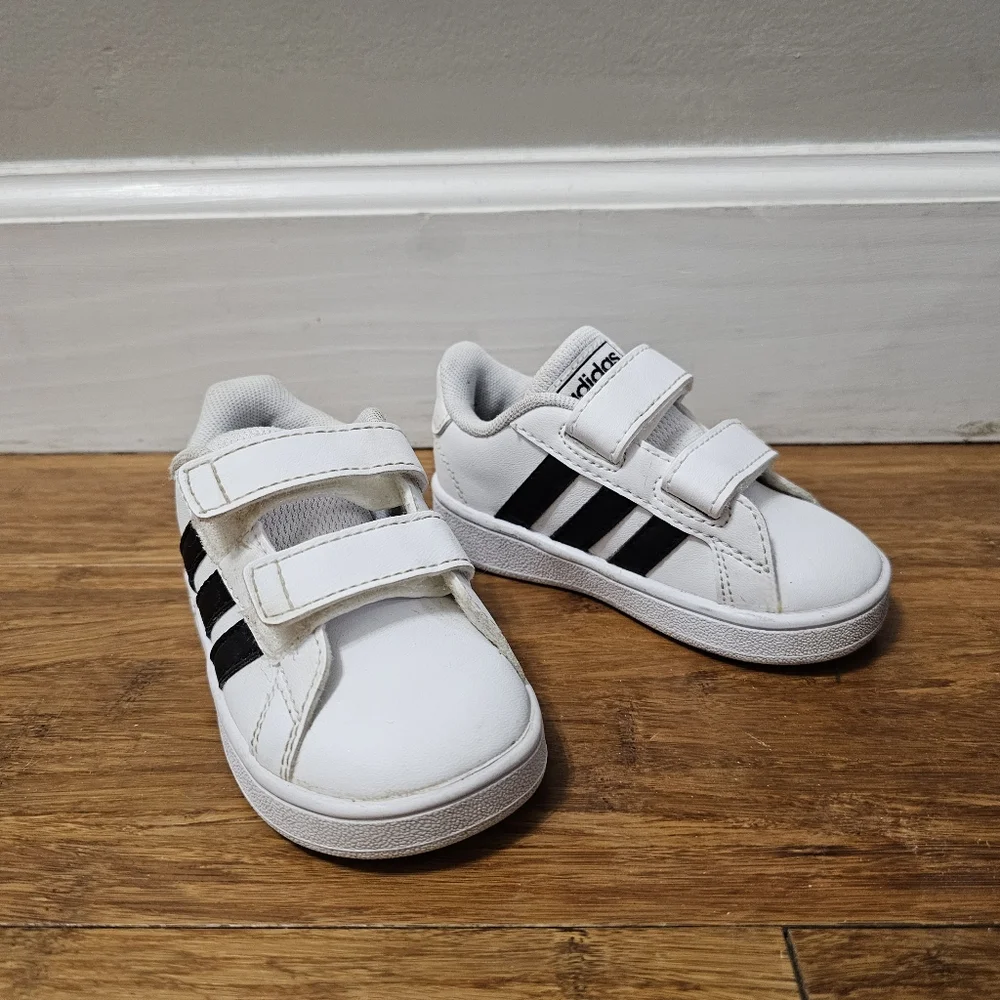 👟 Adidas Toddler Size 5 Grand Court White Black 3-Stripes Velcro Sneakers